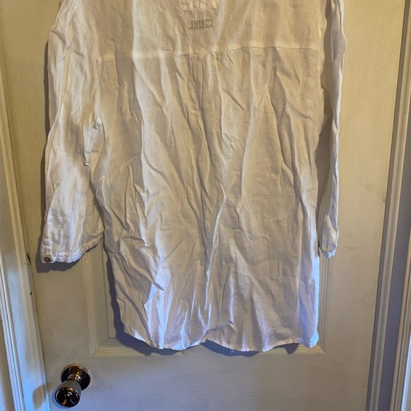 Ladies white cotton blouse - Picture 2 of 3